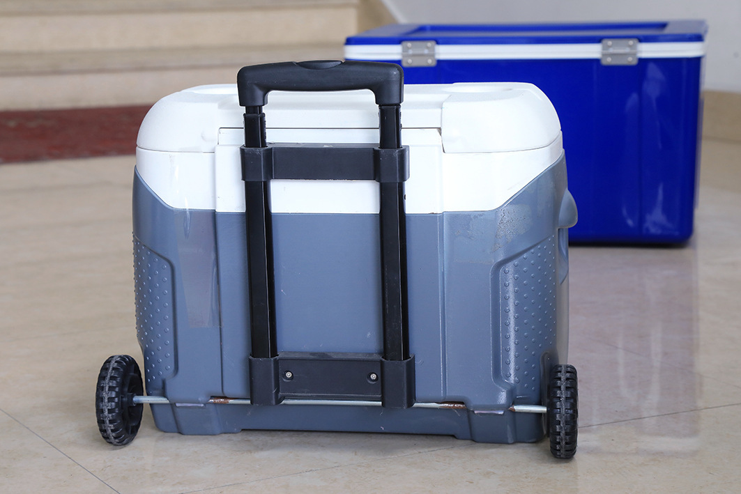 28L Hộp ấm ngoài trời PU tủ lạnh, máy quay thương mại, nhà với một xô đá và bánh xe.