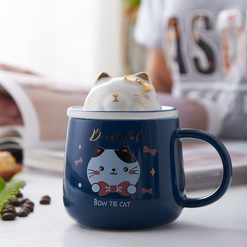 Little new cartoon cat Mark's home with a cute ceramic cup with a spooned office couple's glass.