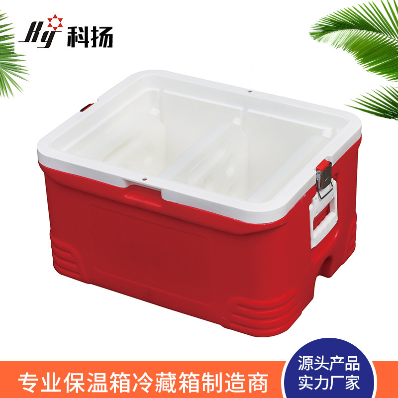 Cái áo khoác dài 48L để giữ ấm.