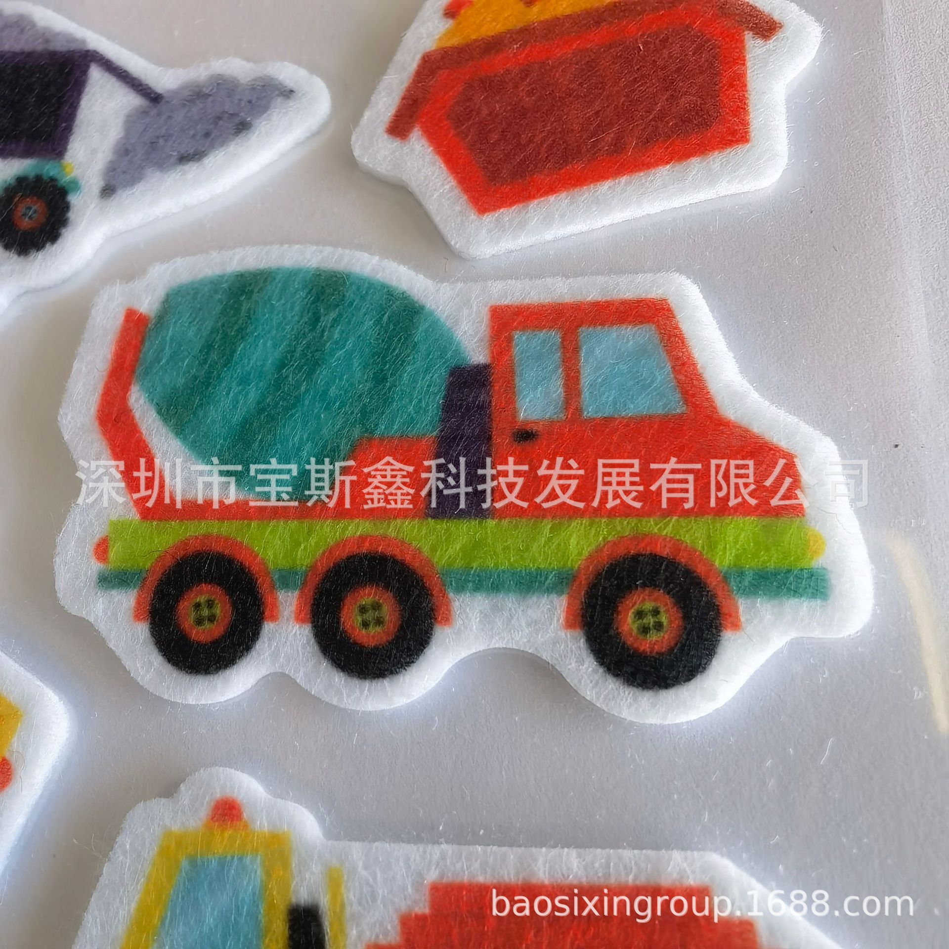 Nhà máy sản xuất tự chế đồ dùng cho động vật, giẻ màu, nhung nhiều màu.