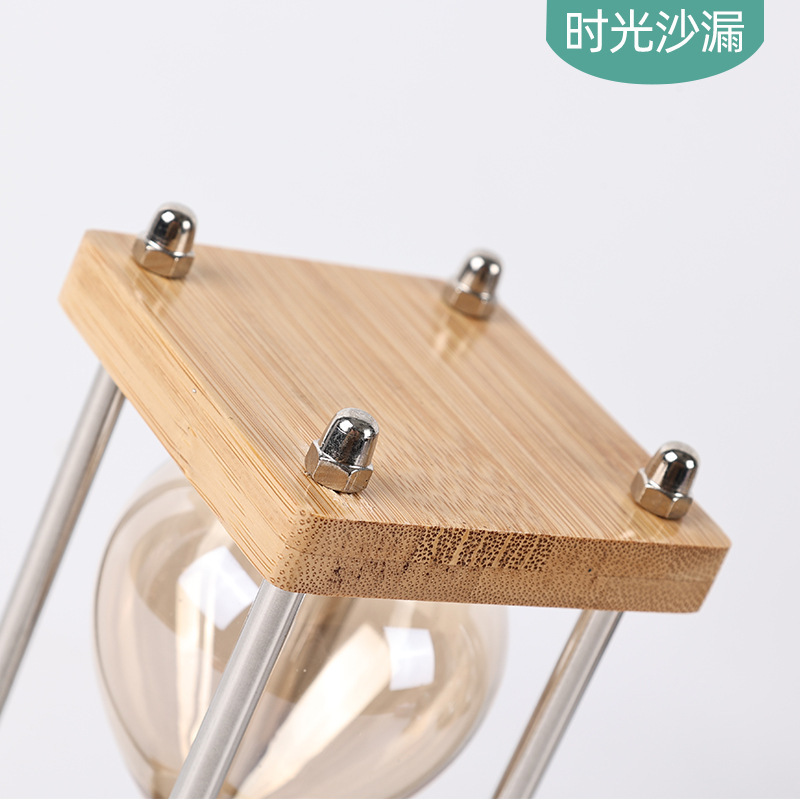 Một đồng hồ hẹn giờ 1530 phút cho một công việc sinh nhật.