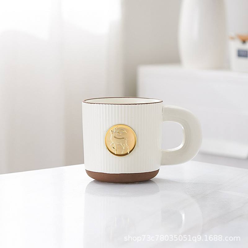 The factory's gift is a brandy pottery cup with a coffee and milk cup round hand.