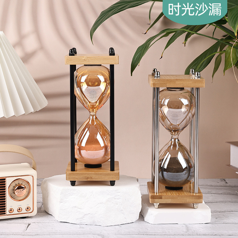 Một đồng hồ hẹn giờ 1530 phút cho một công việc sinh nhật.