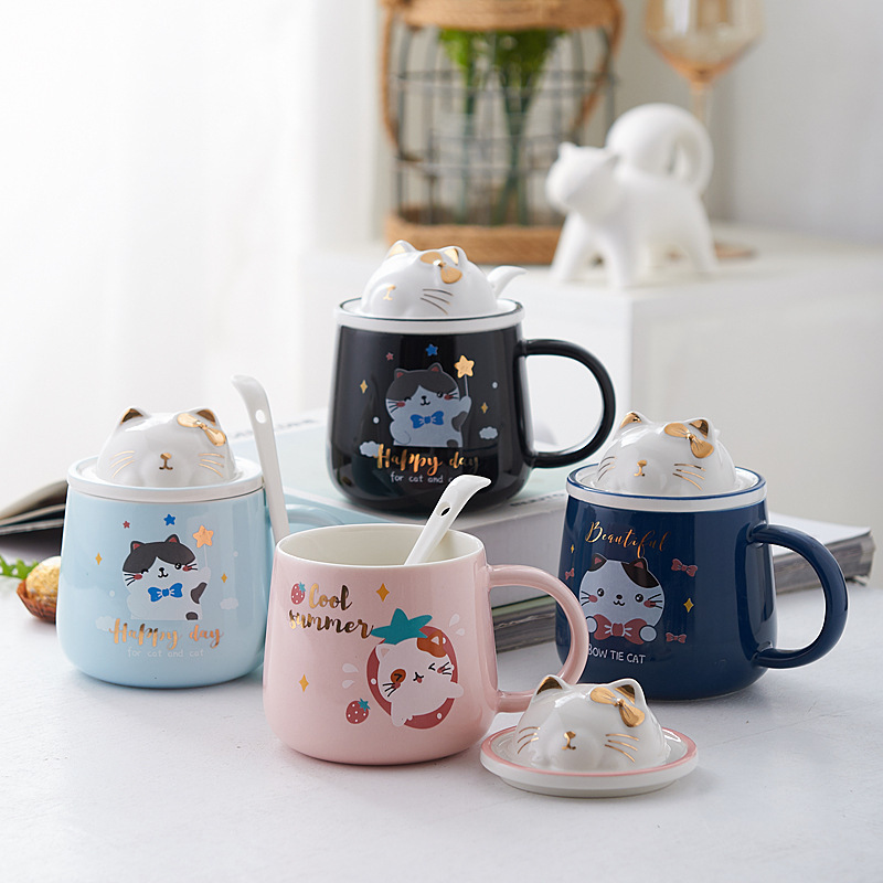 Little new cartoon cat Mark's home with a cute ceramic cup with a spooned office couple's glass.