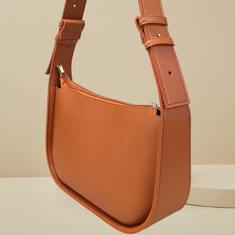 The new 2023 girl's bag under the kowtow door is designed to be pure and simple.