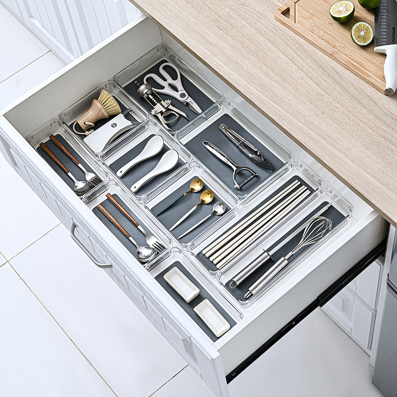 Ngăn kéo chứa một hộp đựng những cái bình bóng mịn và một hộp đồ ăn miễn phí với ngăn kéo nhà bếp riêng biệt.