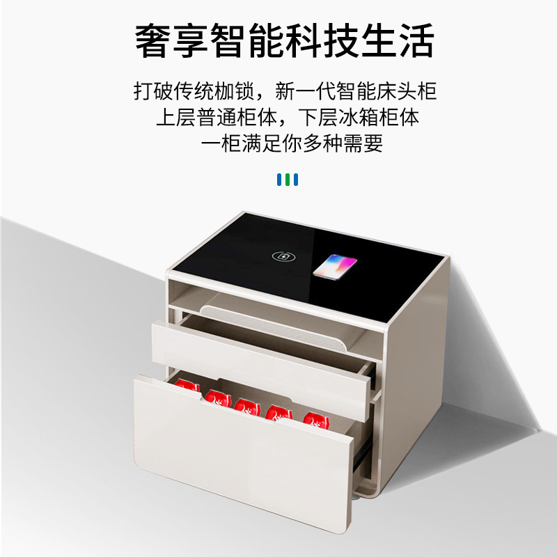 Bên cạnh tủ lạnh thông minh, có thể cảm nhận âm thanh điện tử không dây, tủ lạnh màu trắng.
