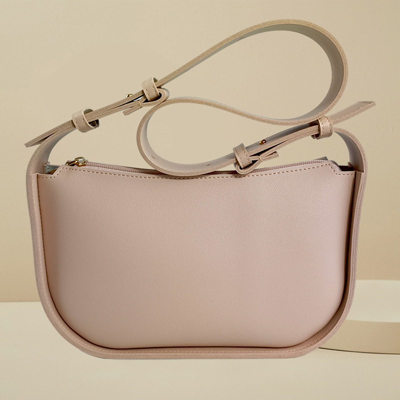 The new 2023 girl's bag under the kowtow door is designed to be pure and simple.