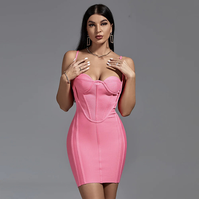 Amazon tăng tốc độ cho việc buôn bán đồ hồng, quần áo sexy và quần áo.