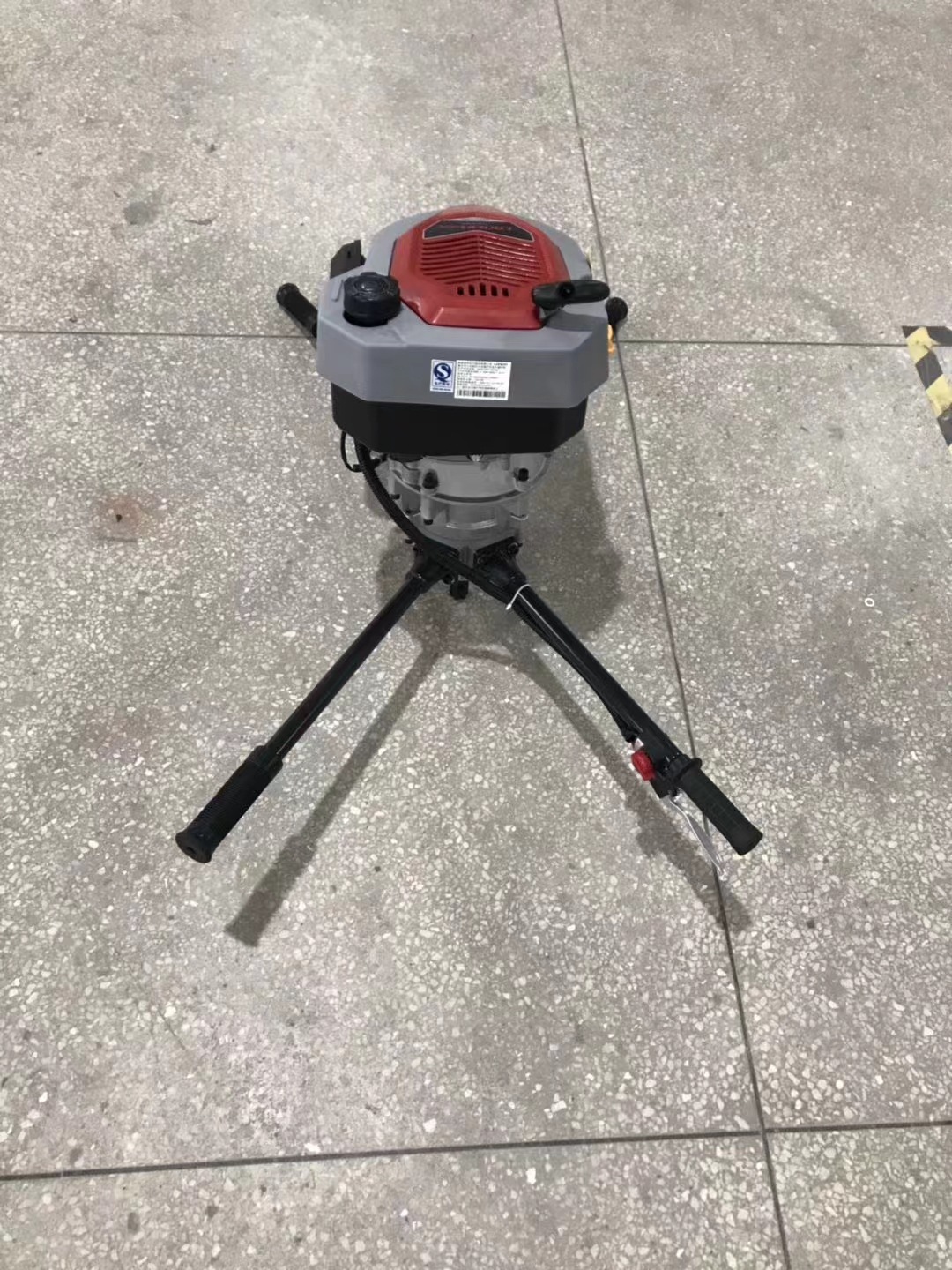 A four-string pit-drilling machine, a cement pole-drilling machine, works on an eye drilling tool