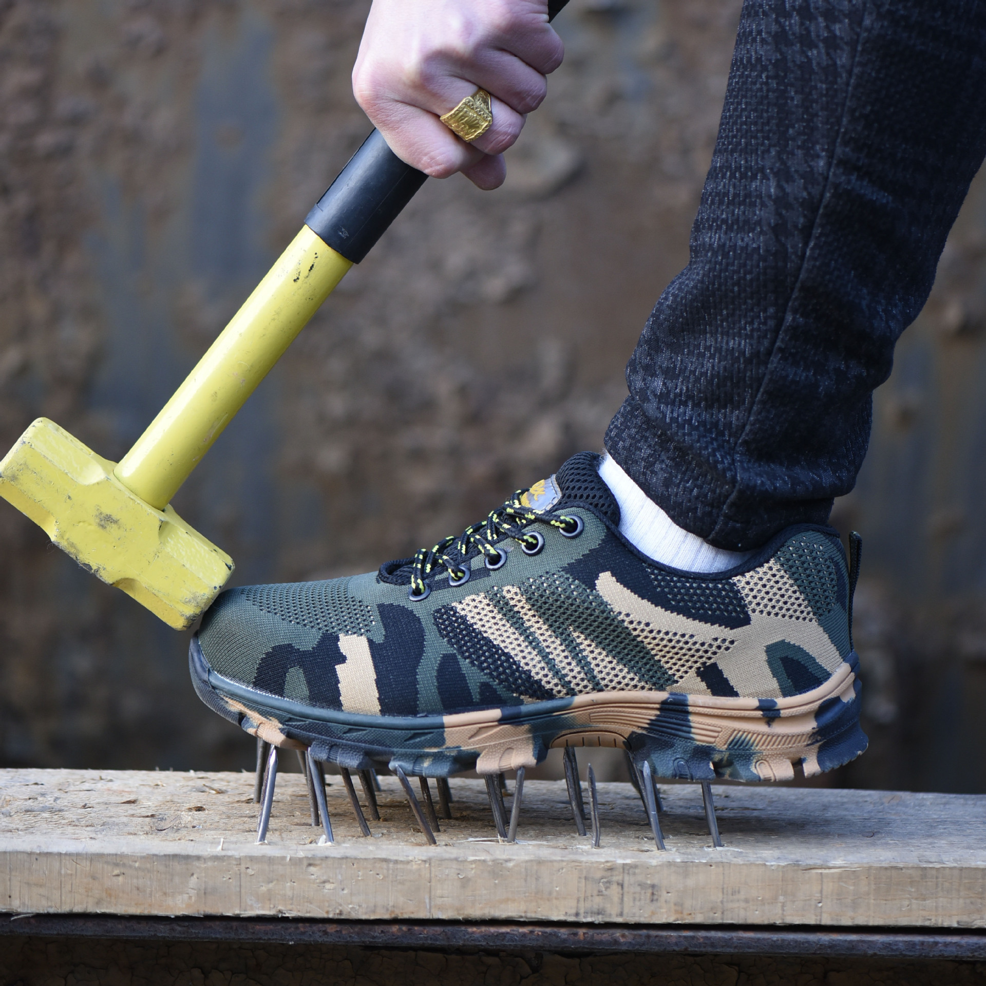 Cross-border security shoes against puncture through men's work shoes, air-weave light, coloured cow-banded steel head protection shoes.