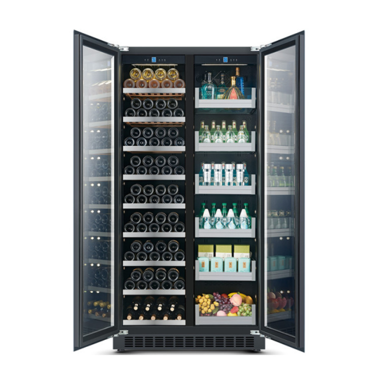 109 tủ rượu nóng, lạnh, đỏ với 980 ô vuông cao 2 mét để mở một vùng nhiệt độ.