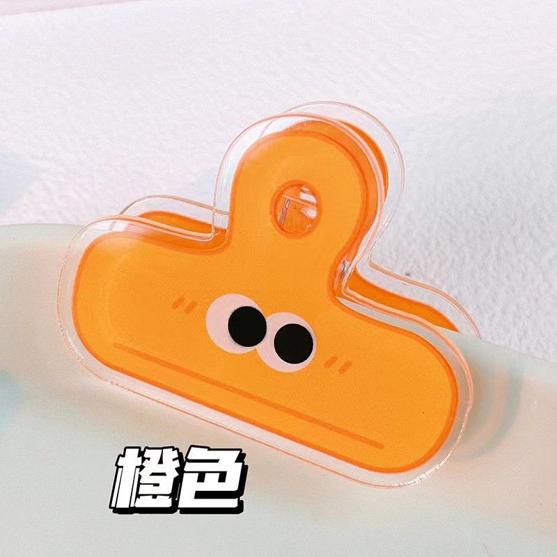 Hoạt hình được tô màu bằng mắt nhỏ, văn phòng, giấy, giấy và sách.