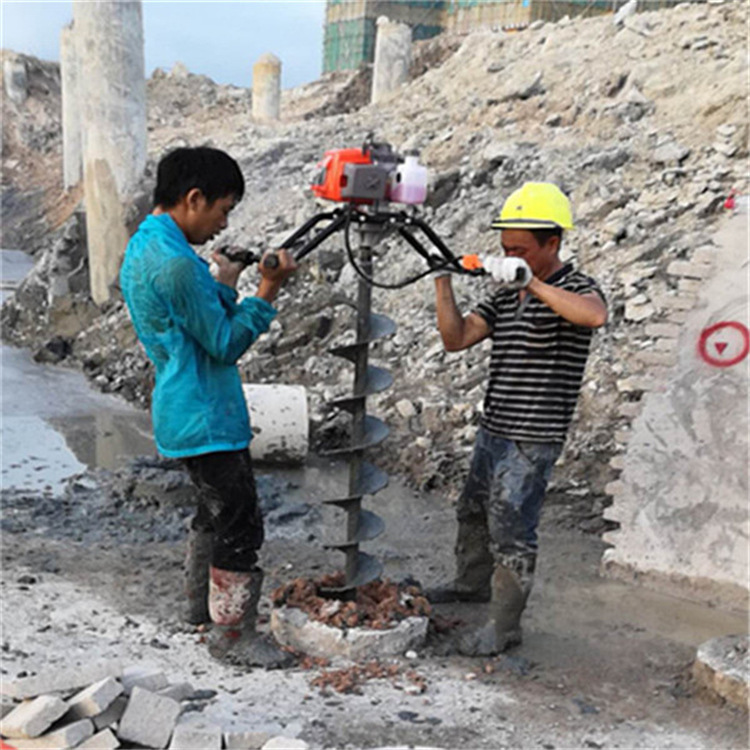 Construction of pre-fabricated cores of earth-pickers, site-based, prototype helix rigs