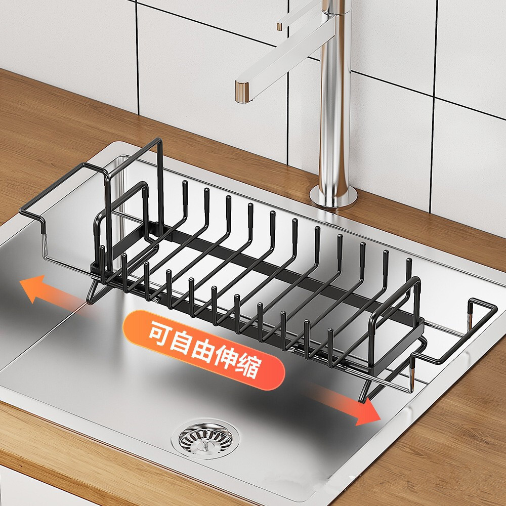 Tấm băng cá nhân đa mục đích đứng trong nhà bếp và nấu nướng món ăn cho một bồn rửa mặt bàn thiết lập