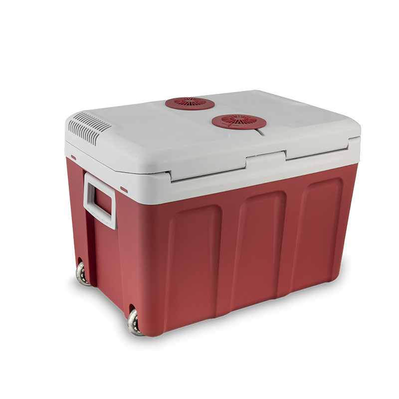 A large-capacity outdoor camper with a refrigerator, a portable hand-held warmth box, a camper.