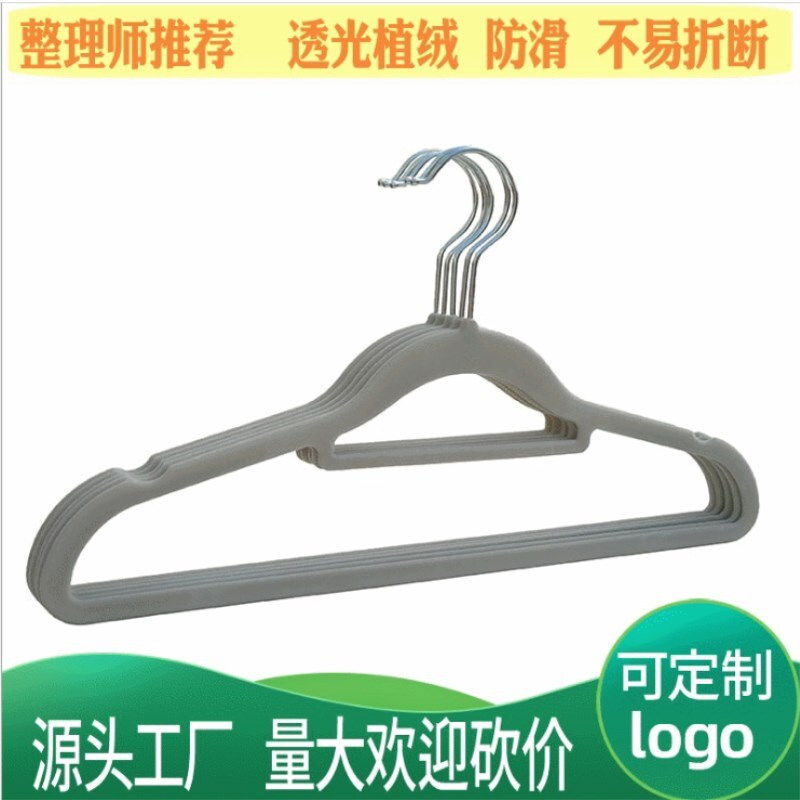 Những người nghỉ hưu chuẩn bị sẵn sàng cho việc chụp ảnh, bảo vệ quần áo, tủ quần áo để thu thập khung quần áo da nhạt