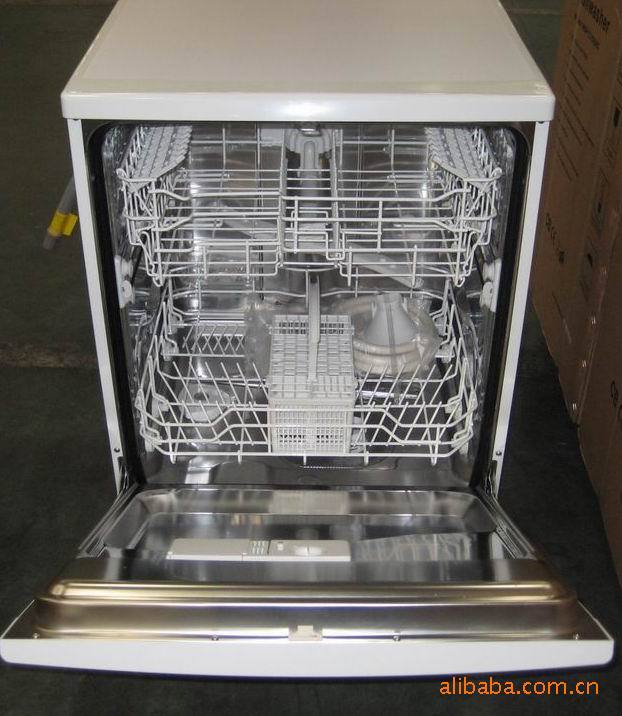 Được xây dựng hoàn toàn ở Dushwasher 9338-U12 - chất lượng rửa chén đầy đủ