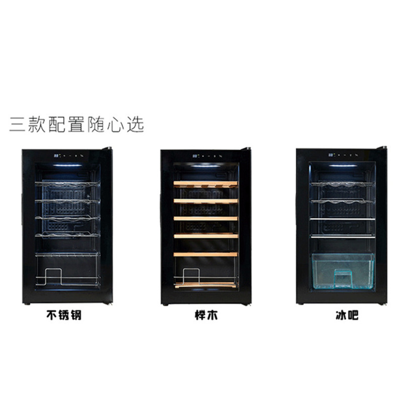 Đó là những cái tủ lớn màu đỏ nóng, tủ đựng rượu, tủ trà, 24 tủ nhỏ màu đỏ.