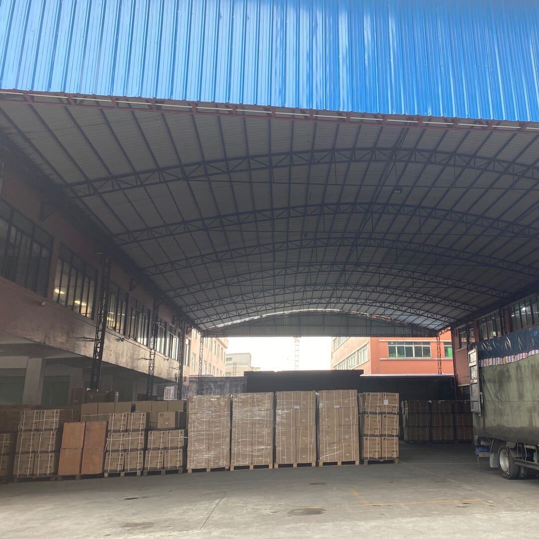 Một tủ lạnh 30L nhỏ, một tủ lạnh trực tiếp bằng tiền mặt, cung cấp cho một văn phòng lạnh hơn.