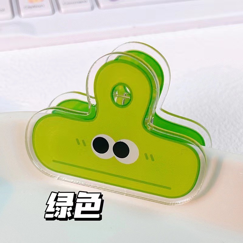 Hoạt hình được tô màu bằng mắt nhỏ, văn phòng, giấy, giấy và sách.