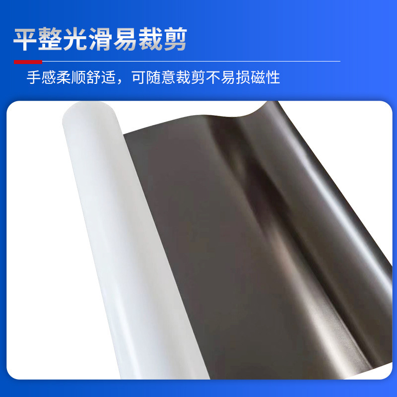 Toàn bộ các nam châm mềm trên đĩa cao su để cắt chân tờ giấy từ.