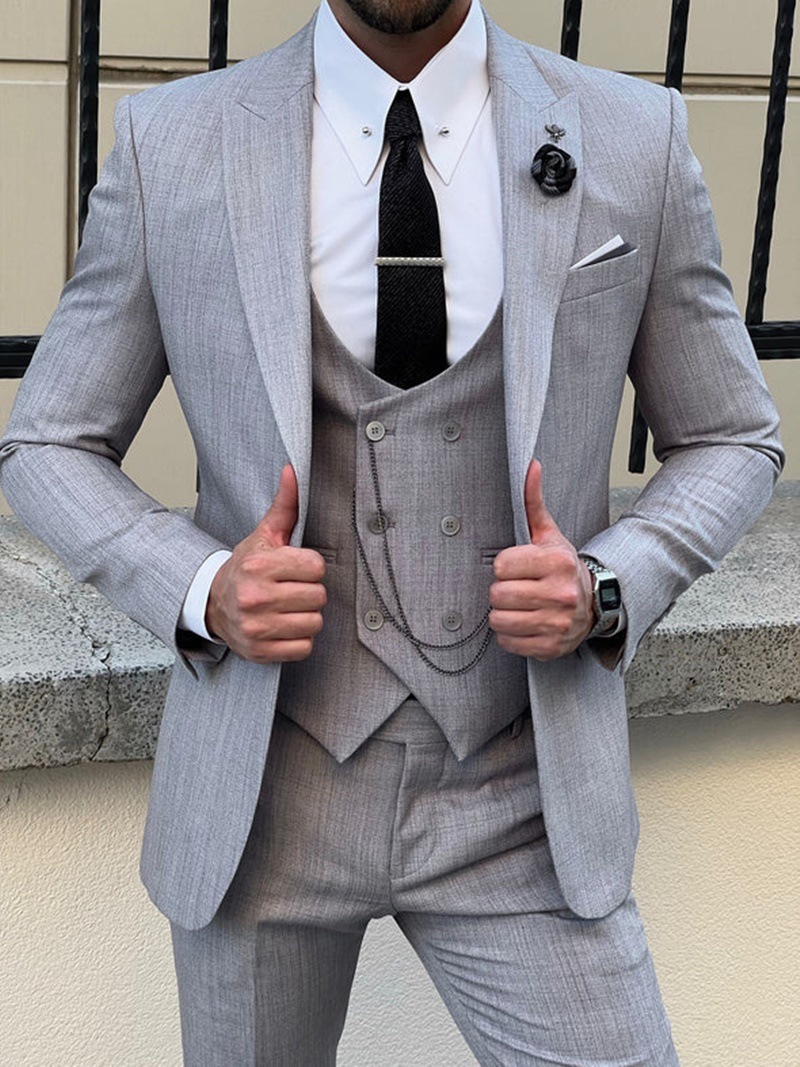 The suit customises the cross-border wholesale man's suit with three formal fashion party party suites.