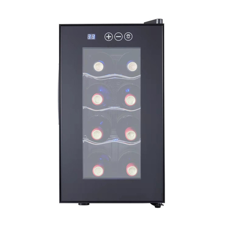 Một cái tủ lạnh nhỏ, được trồng ở nhà, lạnh cóng.