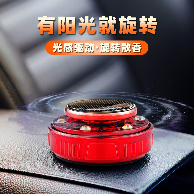 Nó là một nguồn năng lượng mặt trời gắn kết xe hơi, và nó là chất khử mùi lâu dài.