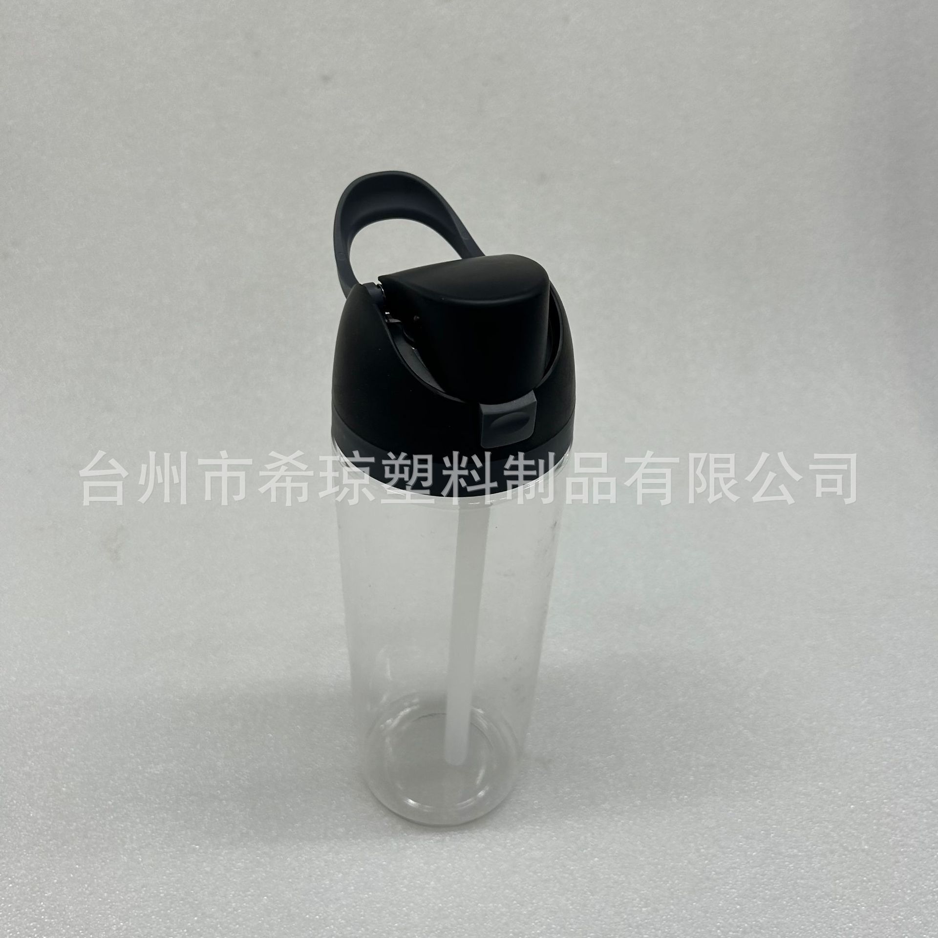 2024 ly rơm kiểu Amazon mới với tay cầm silicone, 24oz cốc nhựa một lớp, nhựa ngọt hai lớp