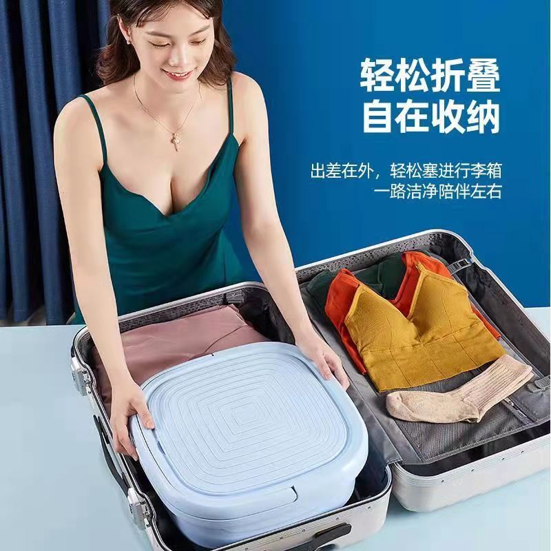Một cái máy giặt bán tự động nhỏ với một cái máy xách tay rửa một chỗ.