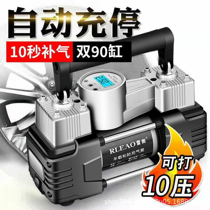 Một chiếc xe sedan hai bánh chạy bằng máy bơm đến ống bơm.