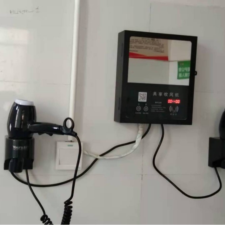 Một máy quét cối xay gió chung, một thư mục gió lạnh và nóng, và một máy thổi hơi tường tại khách sạn khuôn viên trường