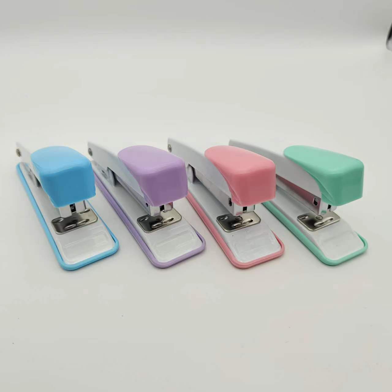 Một máy dập ghim nhỏ tiết kiệm nỗ lực.