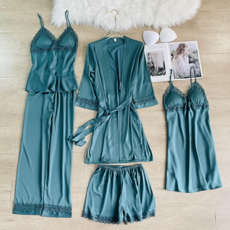 Những bộ đồ pyjama sexy mới với năm bộ quần áo rộng và tiện nghi.
