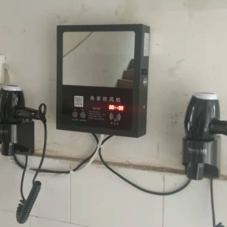 Một máy quét cối xay gió chung, một thư mục gió lạnh và nóng, và một máy thổi hơi tường tại khách sạn khuôn viên trường