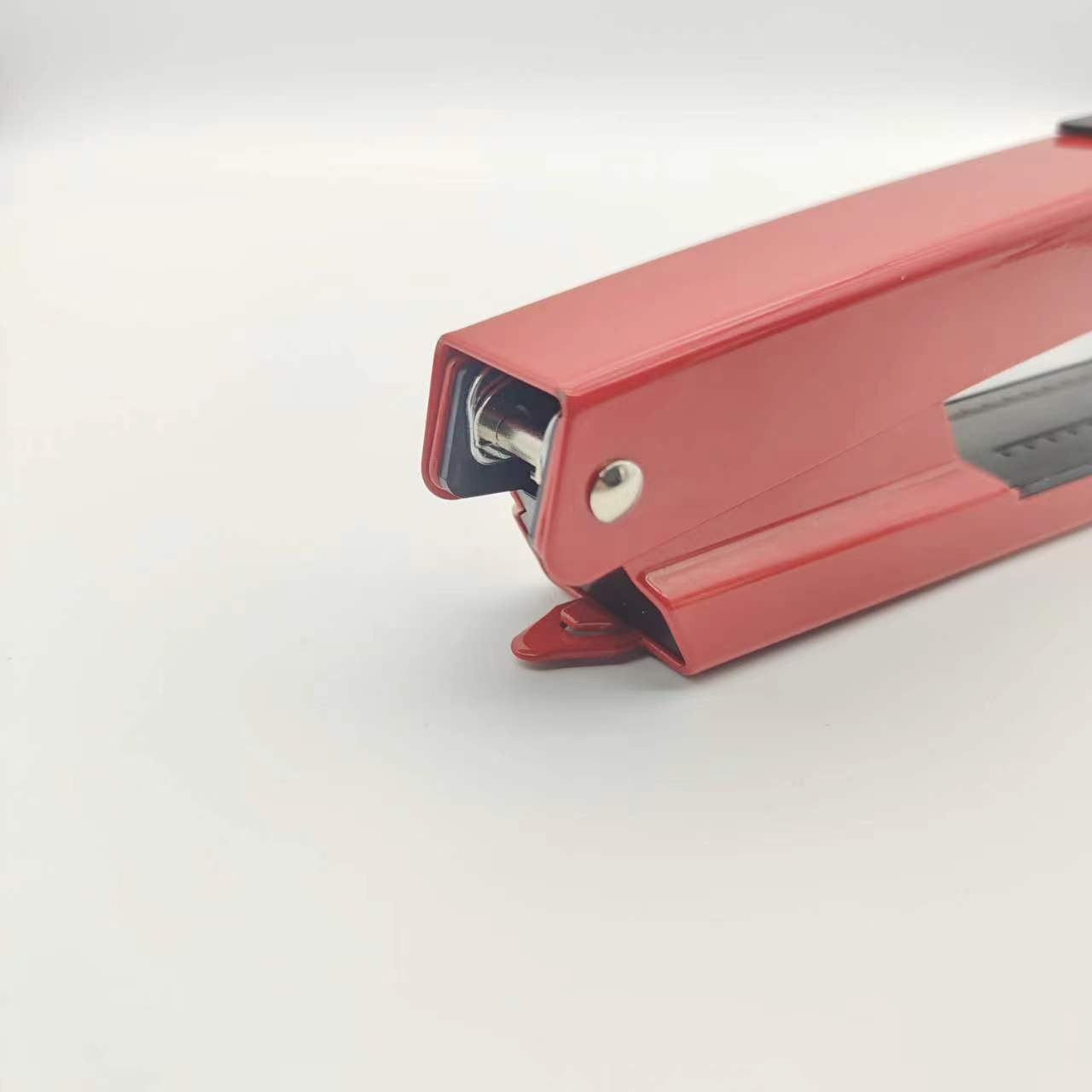 Một máy dập ghim toàn thời gian tiết kiệm được nỗ lực.