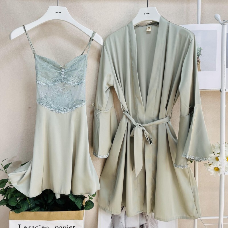 Hai cái võng của một cái váy ngủ.