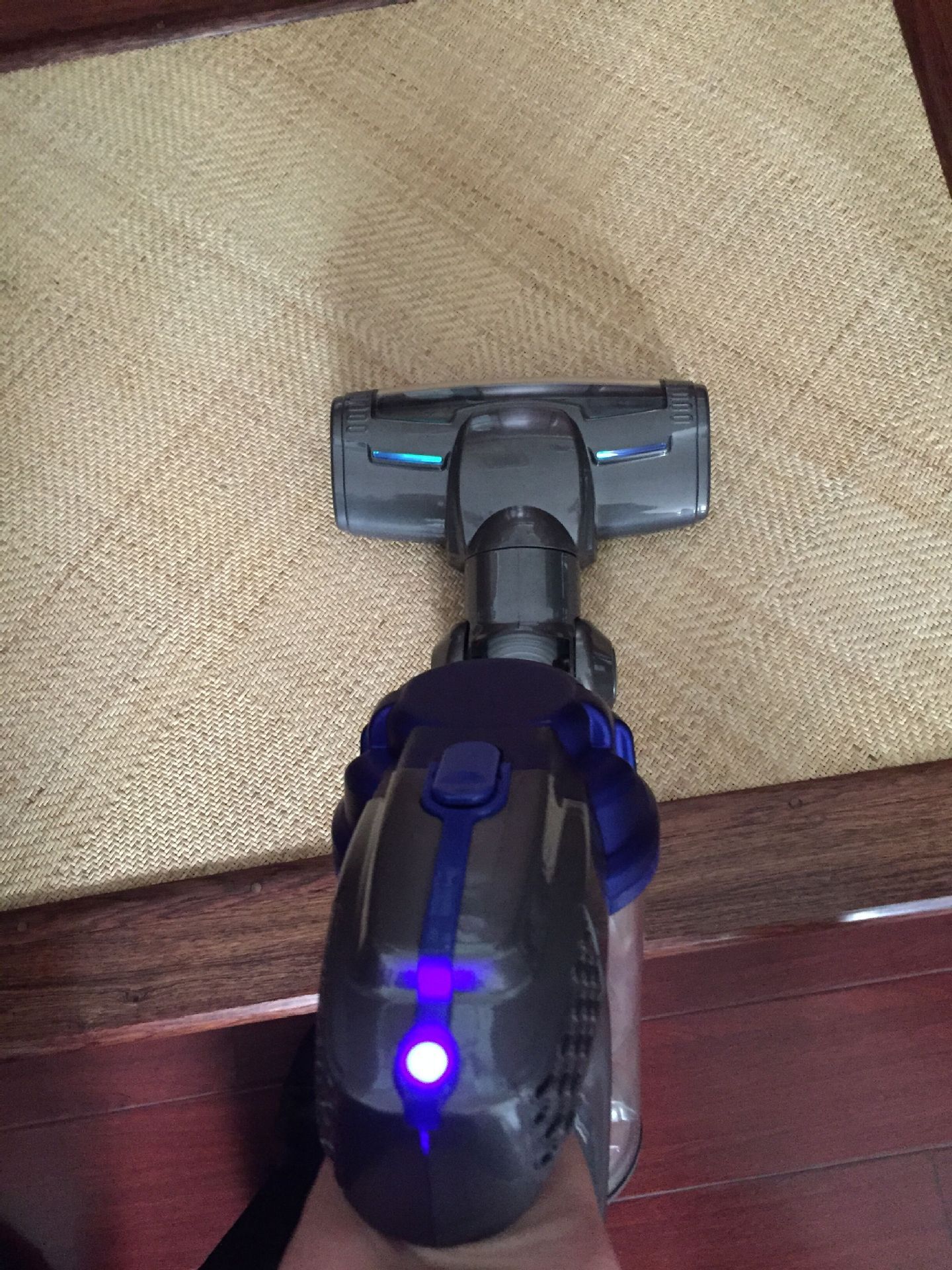 AJ Wire vacuum cleaner, UV, mites brush.