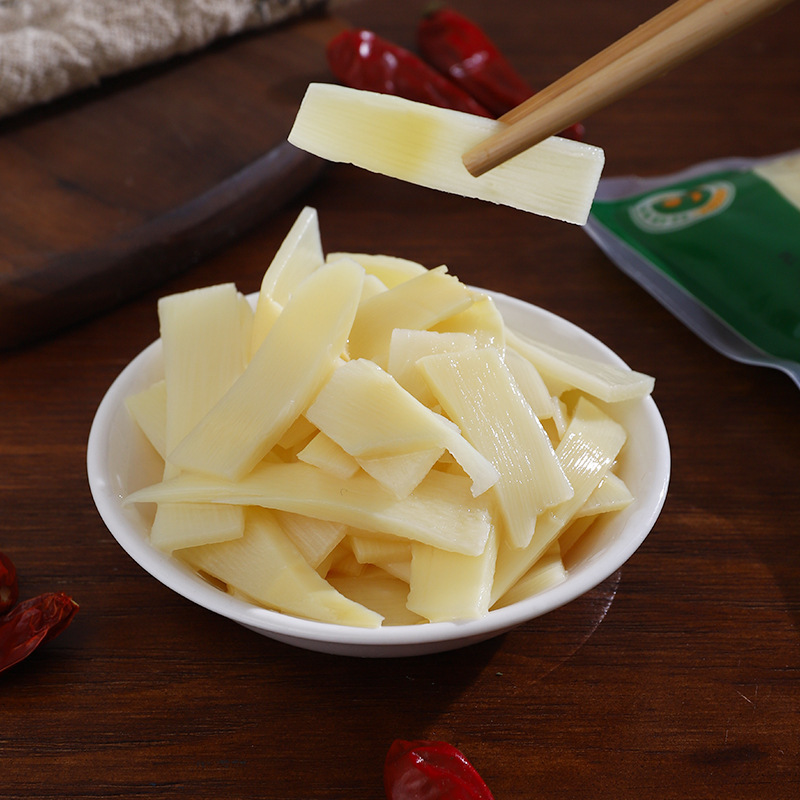 300 g of crumbs of fresh platinum and hot pots of food for commercial use in the water-filled bag.