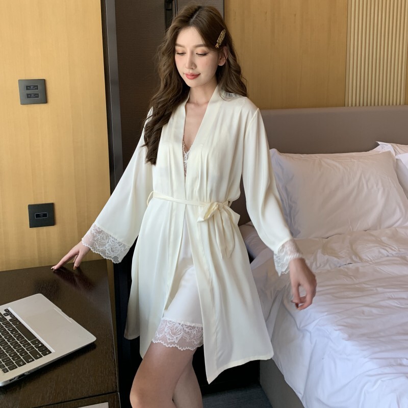 Mùa hè năm nay, những món đồ chơi kiểu Pháp thô tục.