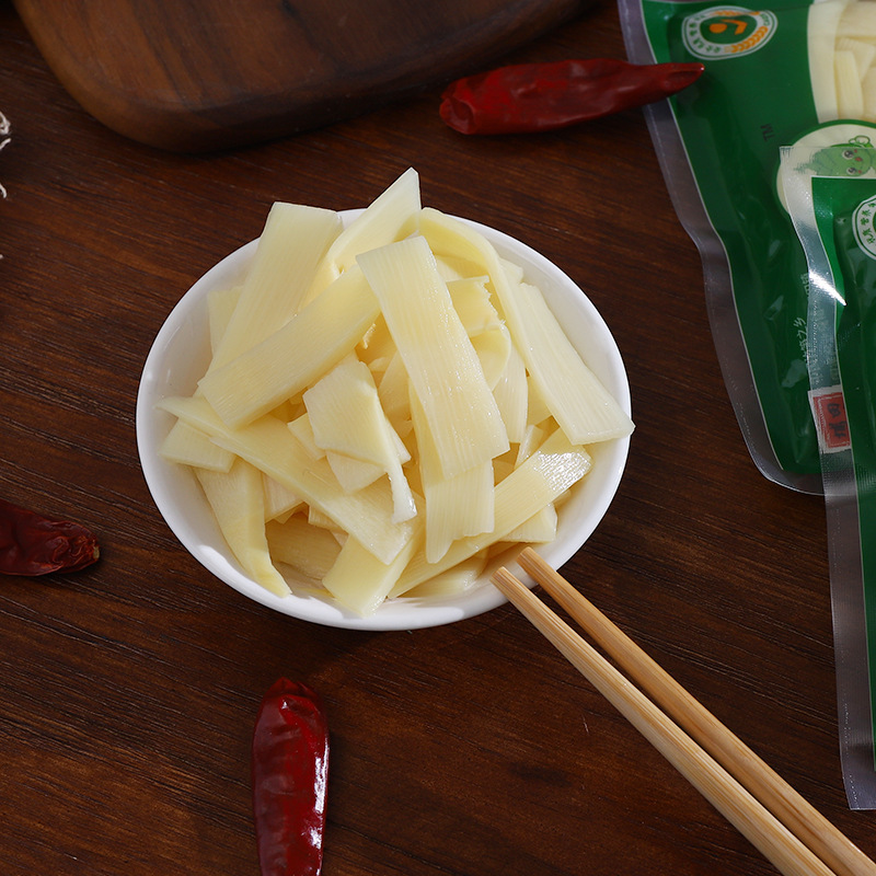 300 g of crumbs of fresh platinum and hot pots of food for commercial use in the water-filled bag.