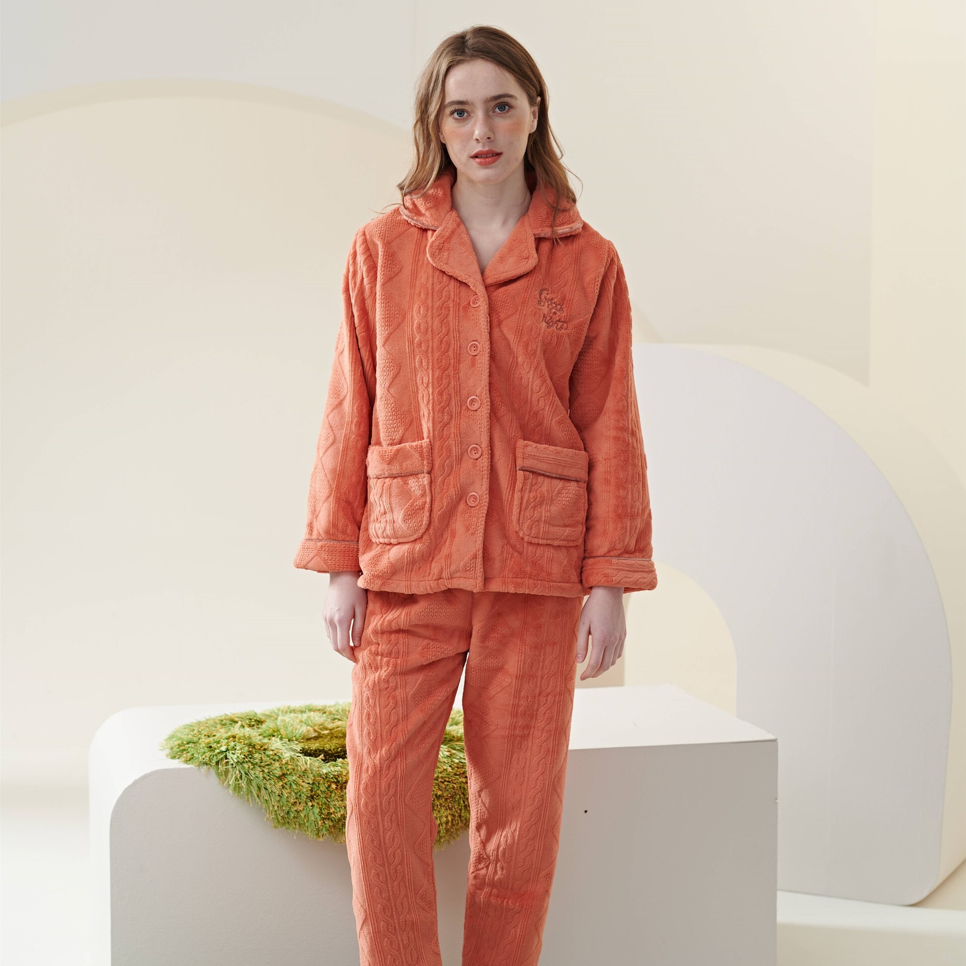 Chiếc áo len mùa đông của Gemma, bộ đồ pyjamas nóng bằng vải chống nắng 228563.