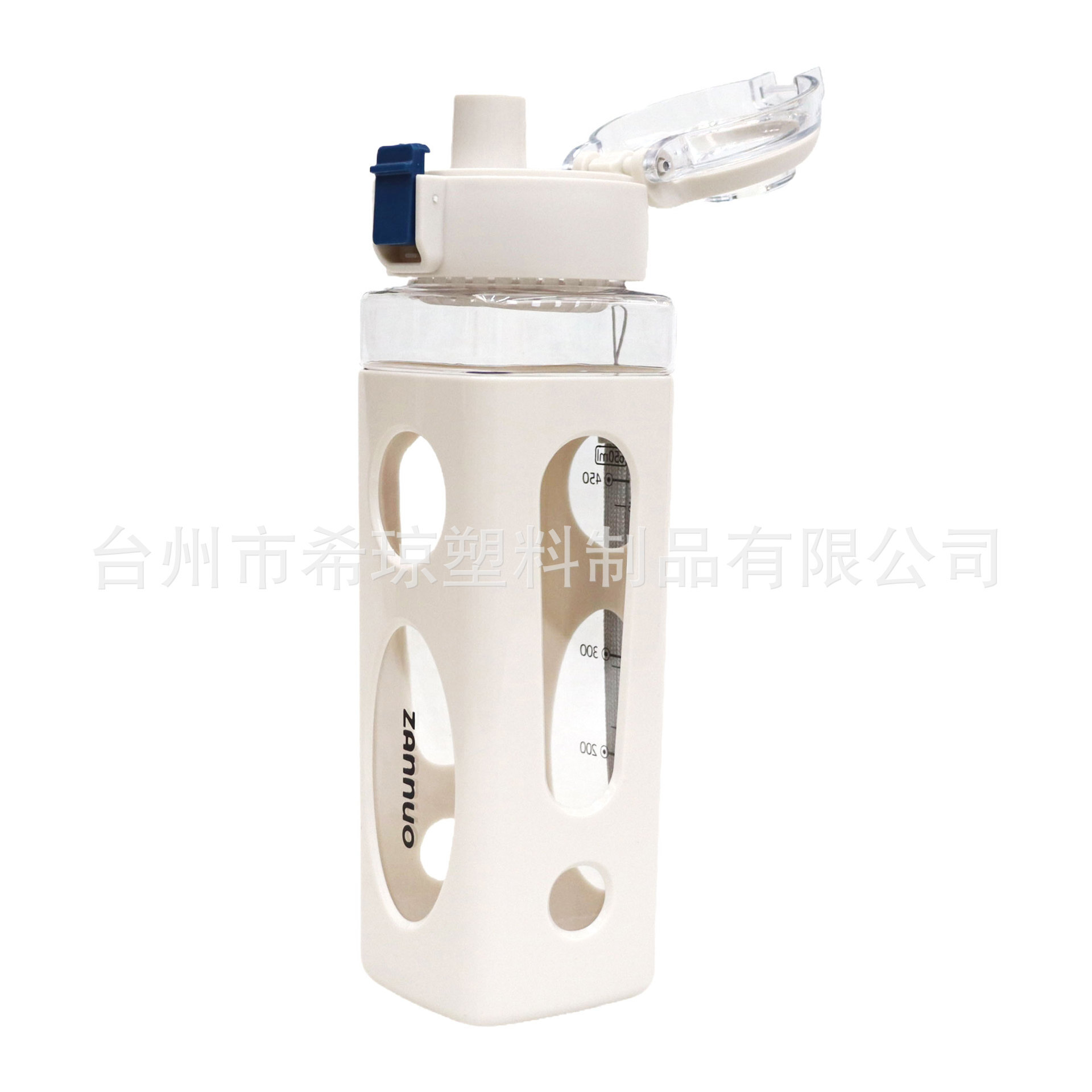 Với một ly rượu vang đỏ và một ly nước cho mùa hè, một ly nhựa bảo vệ sinh viên.