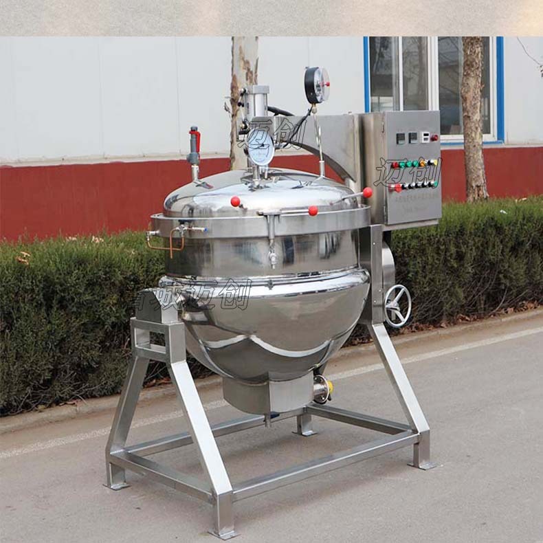 Súp bắp cải làm ấm nồi súp, và nó được bảo vệ chống lại hơi nước nóng áp suất cao và một cái chảo áp suất lớn cho thịt bê với nước sốt dưa leo.