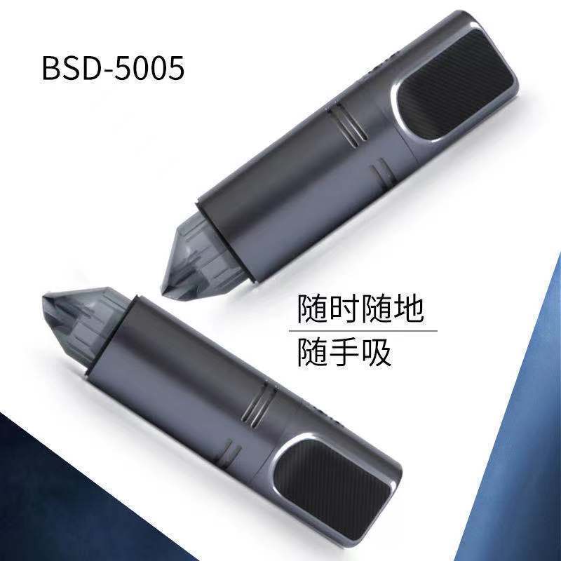 Xe nhẹ chở máy hút bụi, máy thổi dây, máy giặt ướt trong xe hơi.
