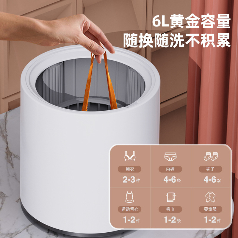 Máy giặt nhỏ, máy giặt tự động, tất em bé và phòng ngủ em bé.
