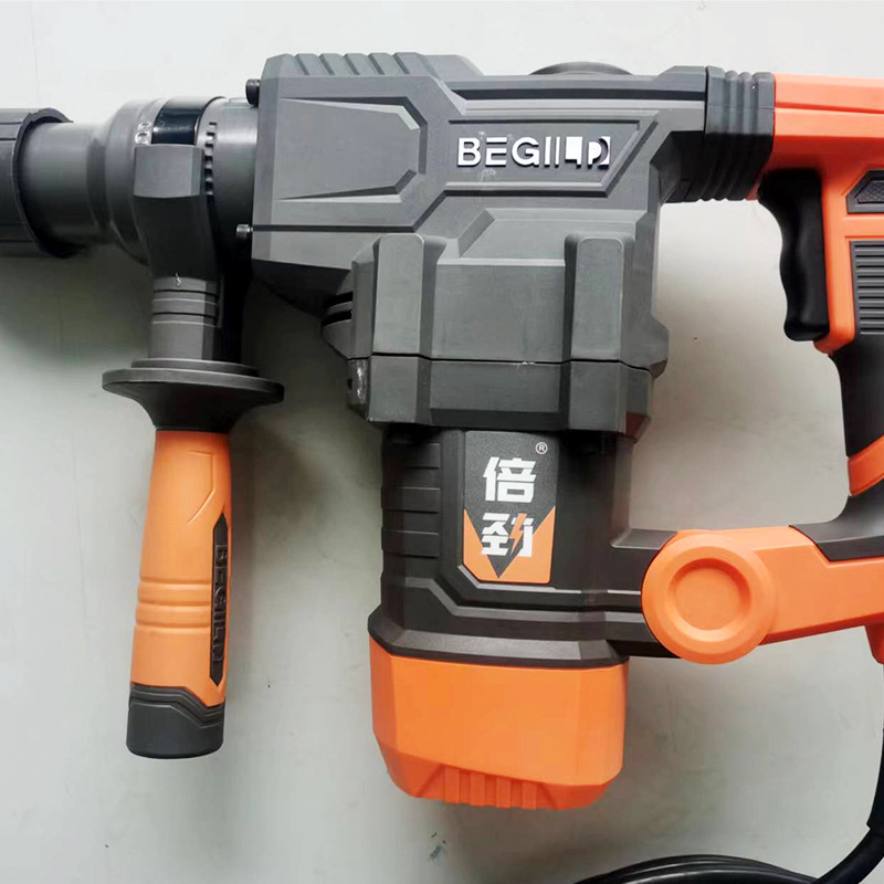 Twenty-eight single power-plug hammers 220 V industrial concrete drills.