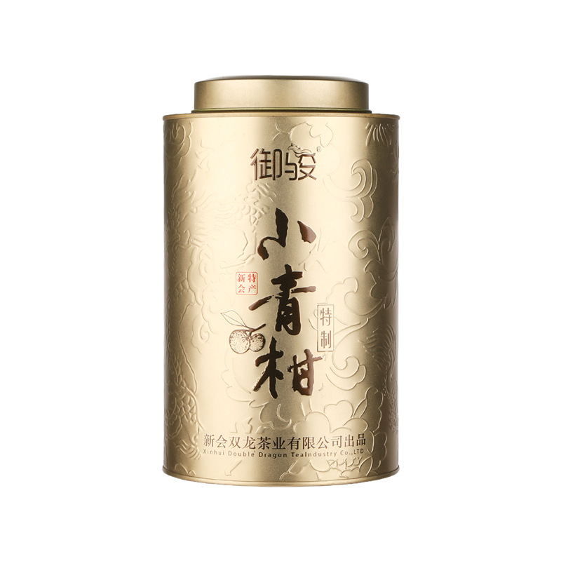 Một hộp kim loại nặng 1,5 pound trong một thùng trà kín và một hộp kim loại nhỏ.