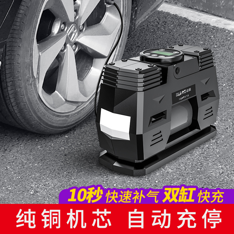 Một chiếc xe sedan hai bánh chạy bằng máy bơm đến ống bơm.